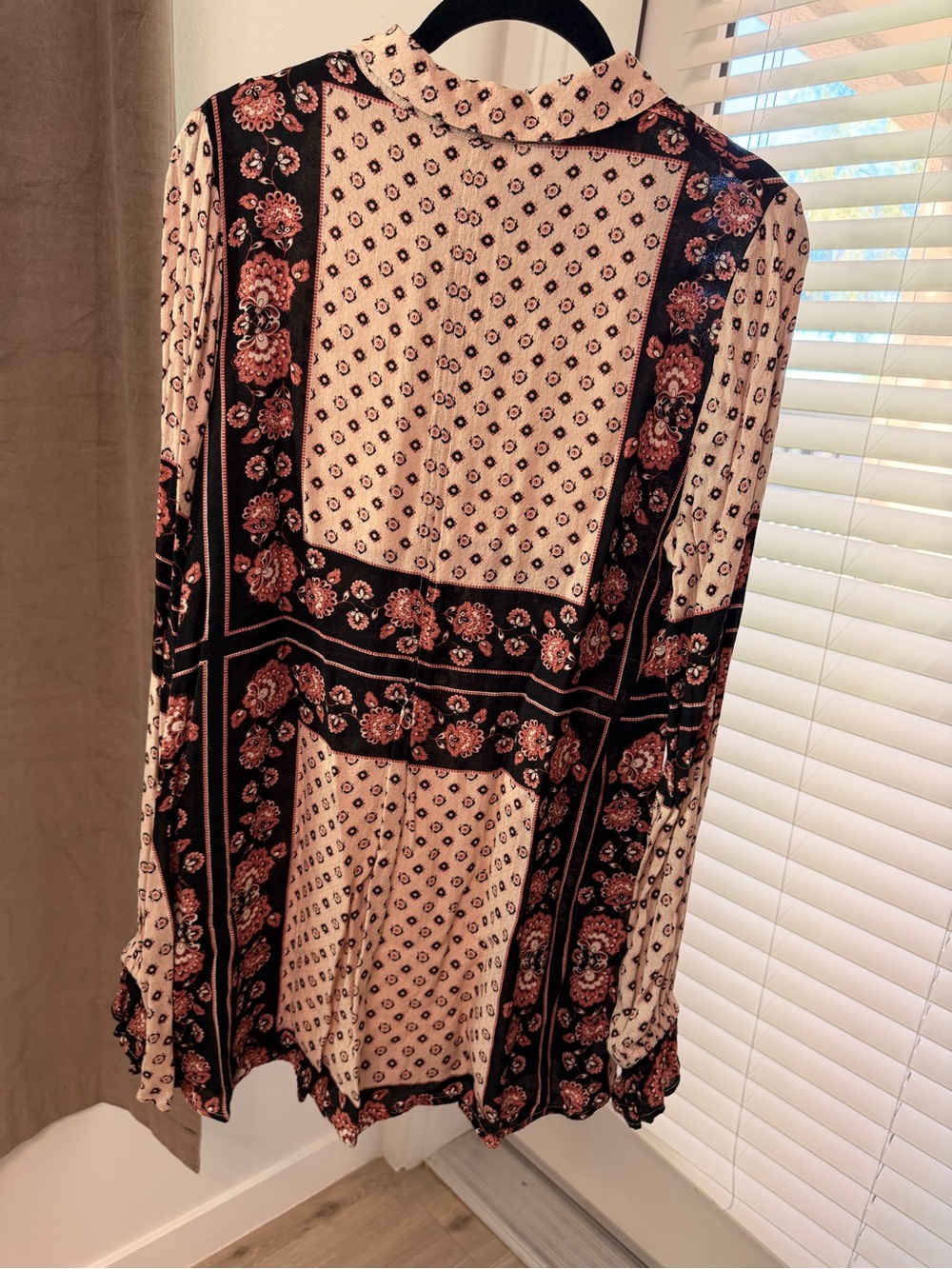 Free People Printed Boho Top M Blush Floral Bell Sleeve - Picture 5 of 6